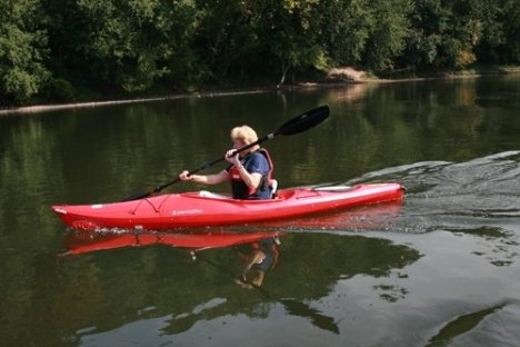a small boat in a body of water